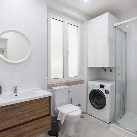 Daire Flh Downtown Flat With Balcony